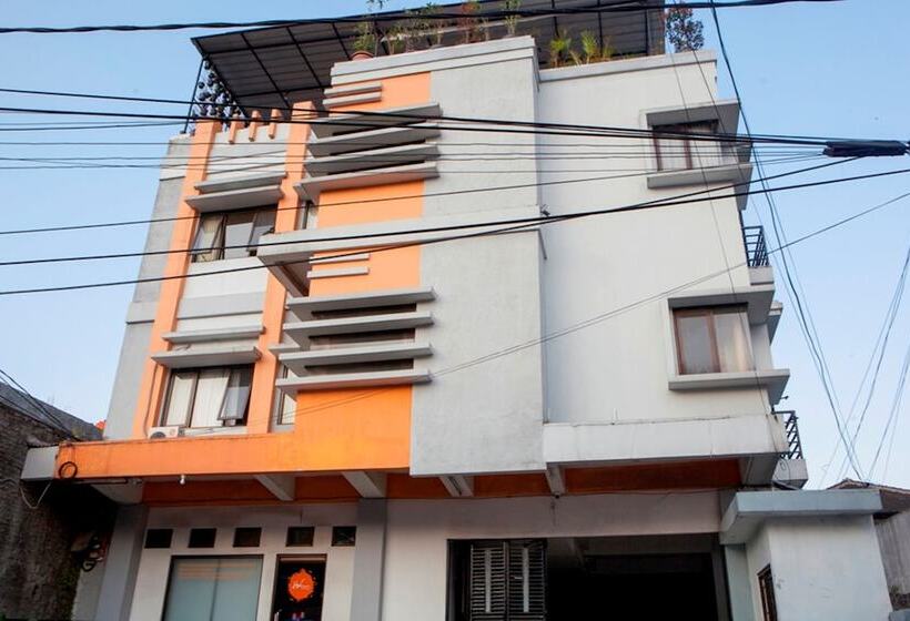 펜션 Reddoorz Near Telkom Corporate University