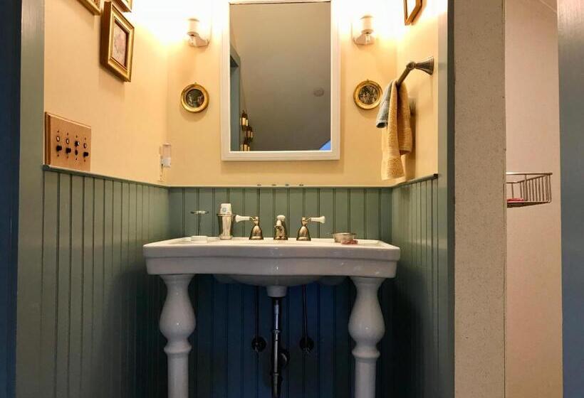 ベッドアンドブレックファースト Hummingbird Inn