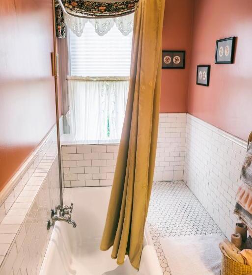 ベッドアンドブレックファースト Hummingbird Inn