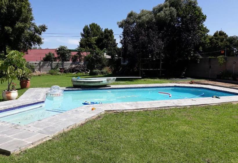 פנסיון 8 Ibis Lane Guest House