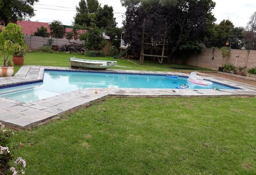 פנסיון 8 Ibis Lane Guest House