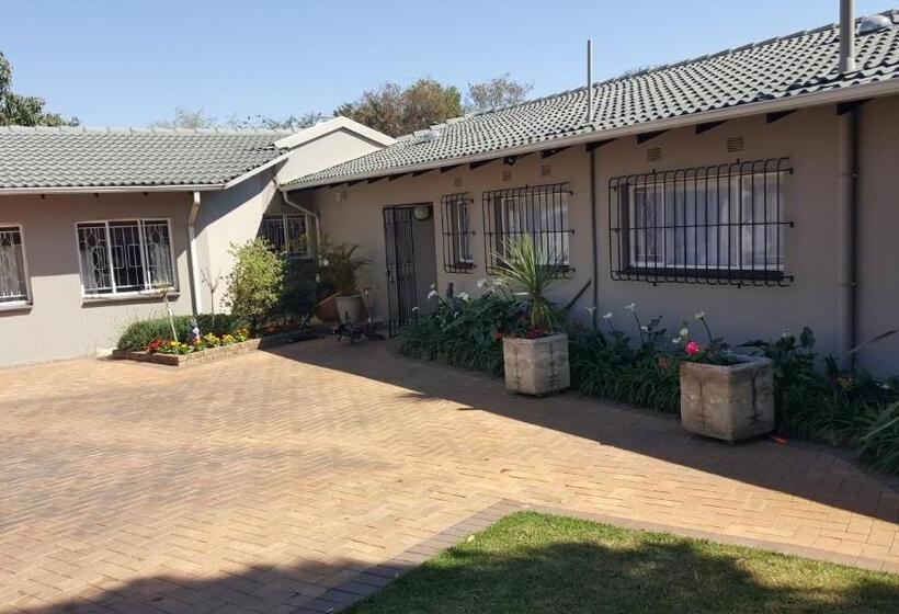 פנסיון 8 Ibis Lane Guest House