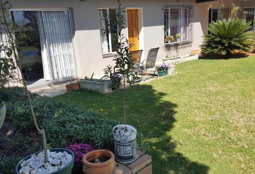 פנסיון 8 Ibis Lane Guest House