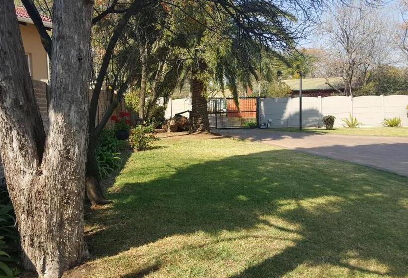 פנסיון 8 Ibis Lane Guest House