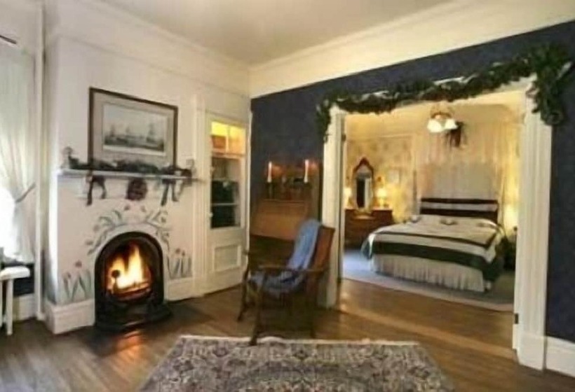 فندق صغير The Elmwood Heritage Inn