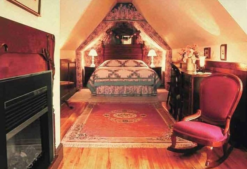 فندق صغير The Elmwood Heritage Inn