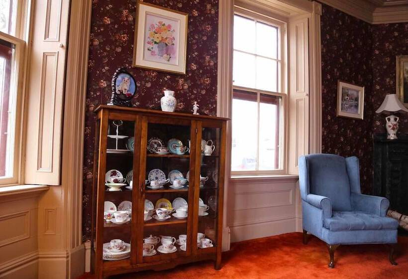 فندق صغير The Elmwood Heritage Inn