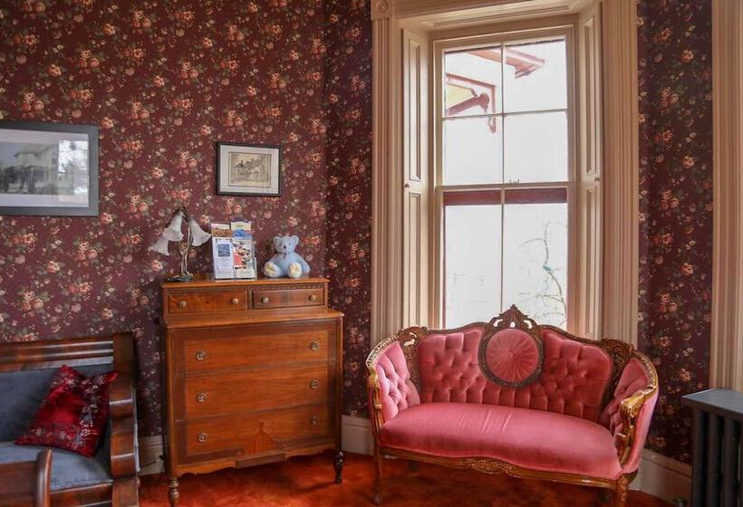 فندق صغير The Elmwood Heritage Inn