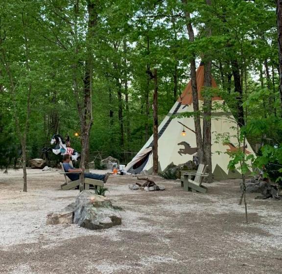 مبيت وإفطار Fox Pass Cabins