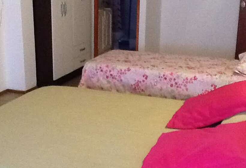 فندق Hostal Atix