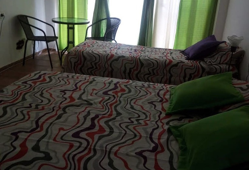 فندق Hostal Atix