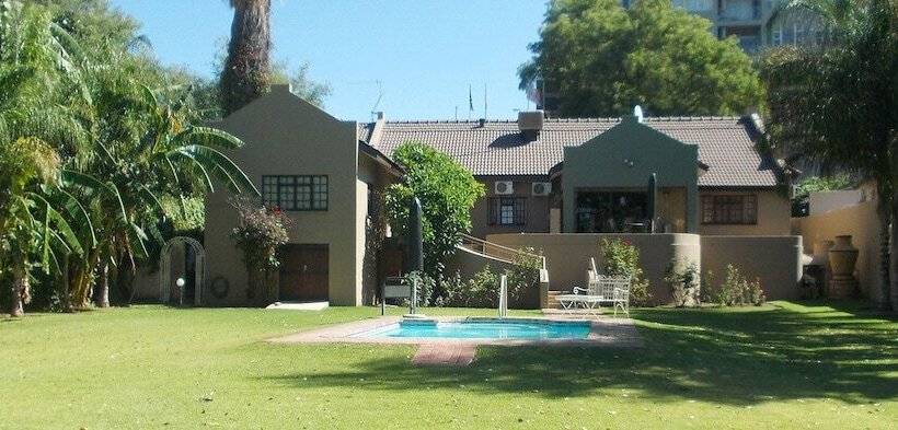 פנסיון Moonriver Guest House