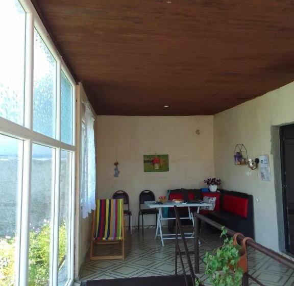 پانسیون Natia