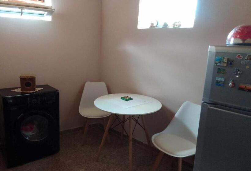 پانسیون Natia