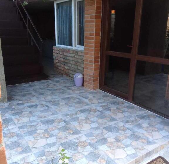 پانسیون Natia