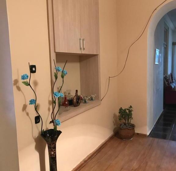 پانسیون Natia