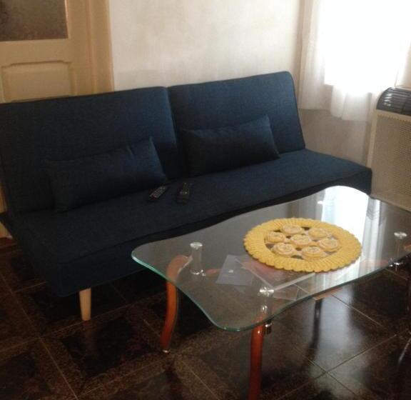 پانسیون Natia