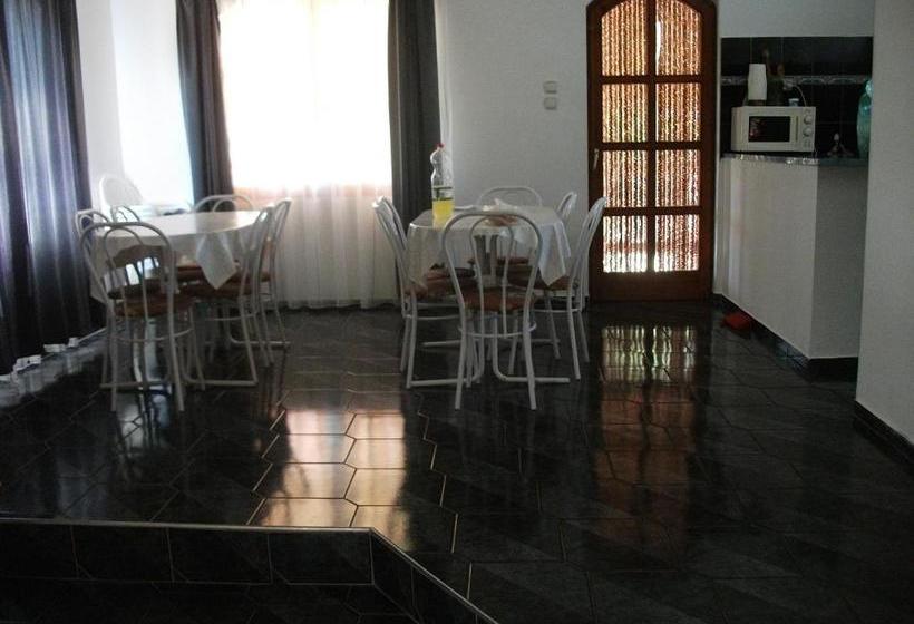 ペンション Zsuzsanna Vendégház