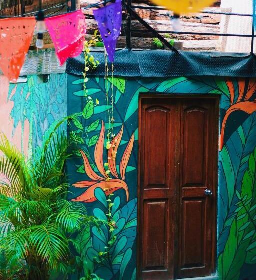 ユースホステル La Redonda Sayulita Hostal