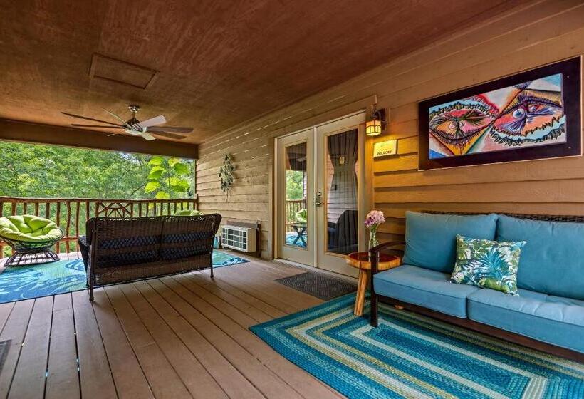 هاستل The Woods Cabins