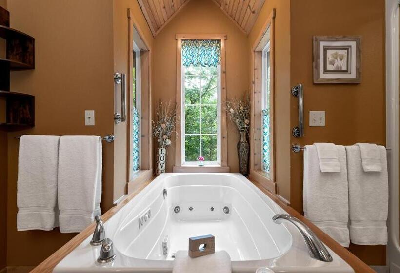 هاستل The Woods Cabins