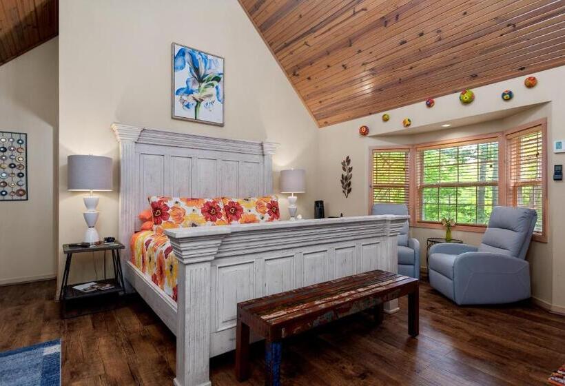 هاستل The Woods Cabins