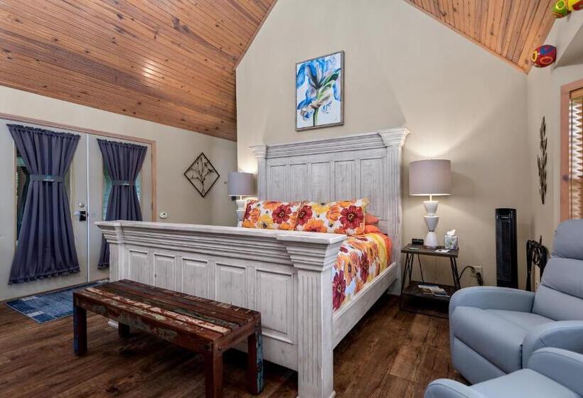 هاستل The Woods Cabins