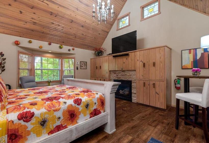 هاستل The Woods Cabins