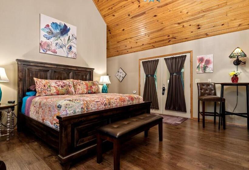 هاستل The Woods Cabins