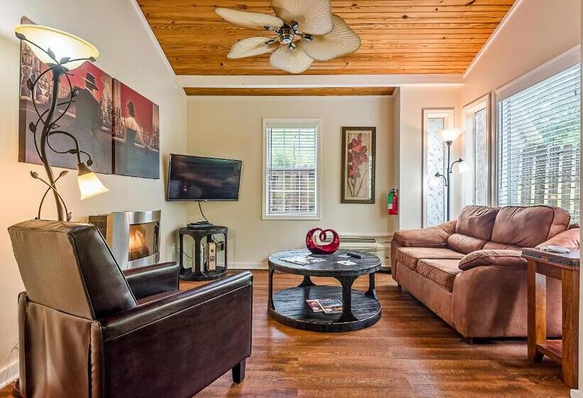 هاستل The Woods Cabins