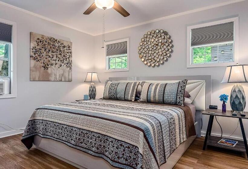 هاستل The Woods Cabins