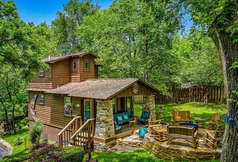 هاستل The Woods Cabins