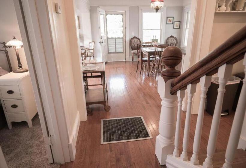 Bed and Breakfast Poppy Sister Inn