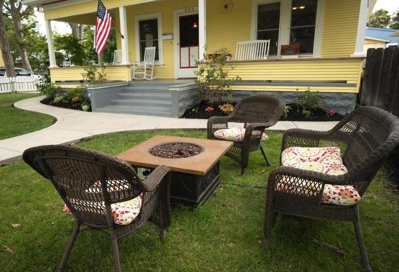 Bed and Breakfast Poppy Sister Inn