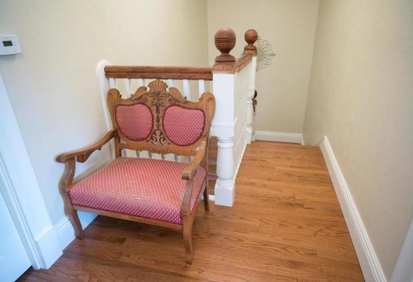 Bed and Breakfast Poppy Sister Inn