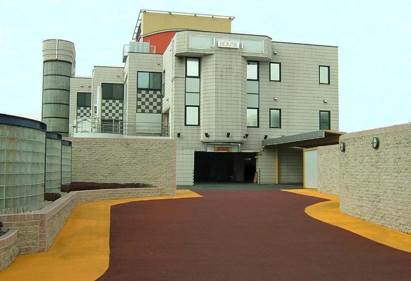 בית מלון כפרי J House 1