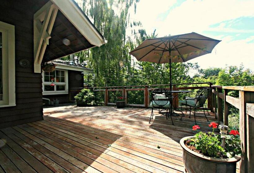 Kangaroo House Bed & Breakfast