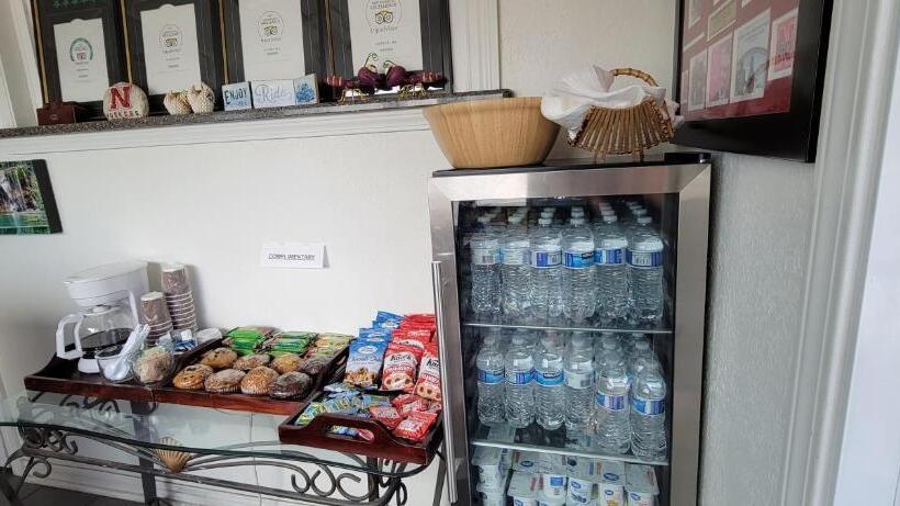 汽车旅馆 Husker Inn