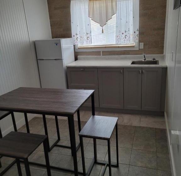 汽车旅馆 Husker Inn