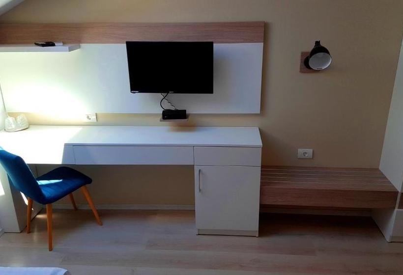 Pensiunea Blue House