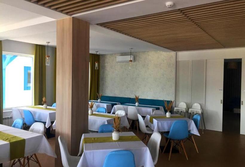 Pensiunea Blue House