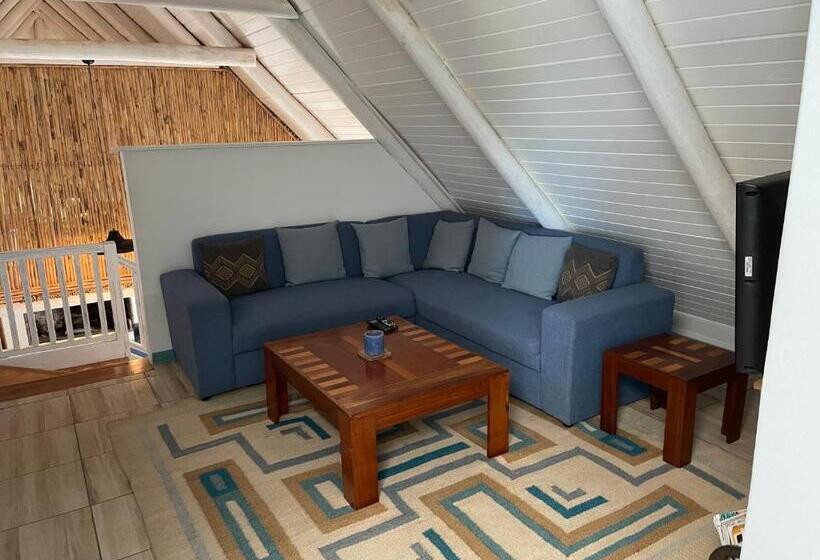 بنسيون Bluesky Arniston Guest House