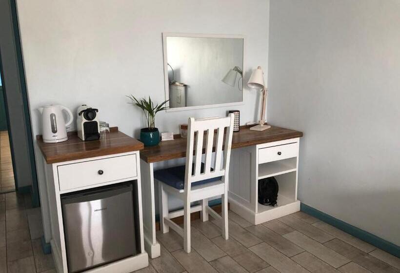 بنسيون Bluesky Arniston Guest House