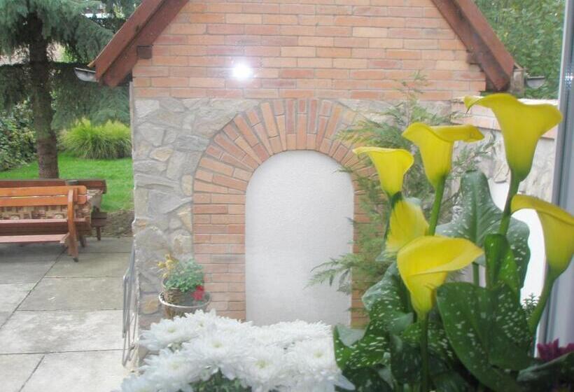 פנסיון Helga Vendégház