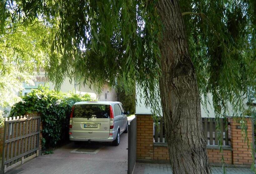 פנסיון Helga Vendégház