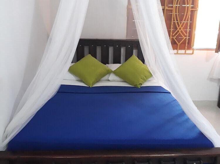 پانسیون Hostal Cocobomgo