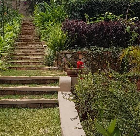 پانسیون Pineapple Guest House Entebbe