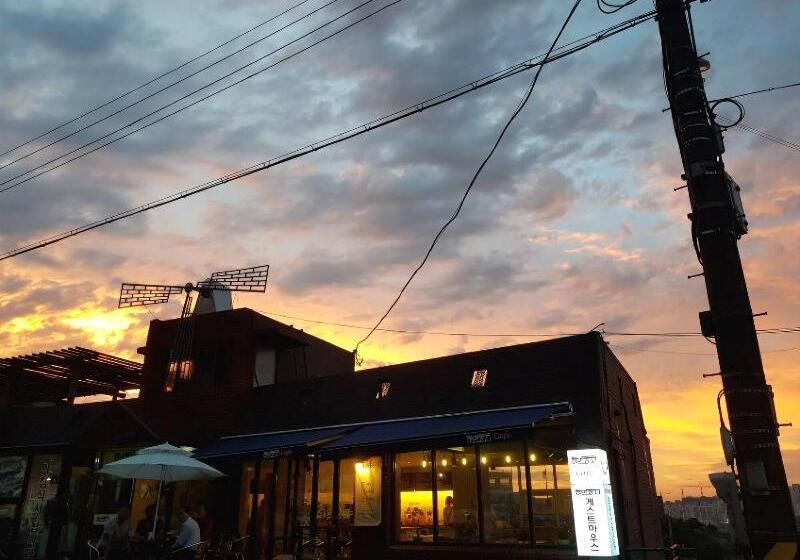 Pensió White Windmill Guesthouse