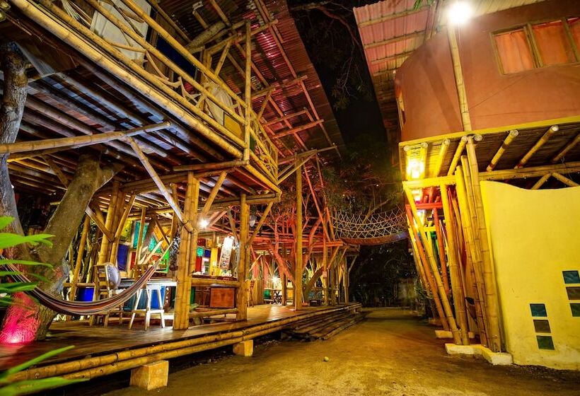 הוסטל Kanta Sana