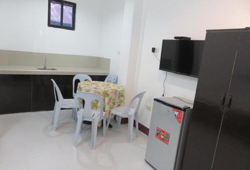 هاستل Nanette's Tourist Inn